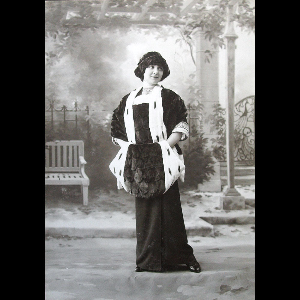 Fourrures Max - Modèles de fourrure, ensemble de 4 photographies (circa 1905-1910)