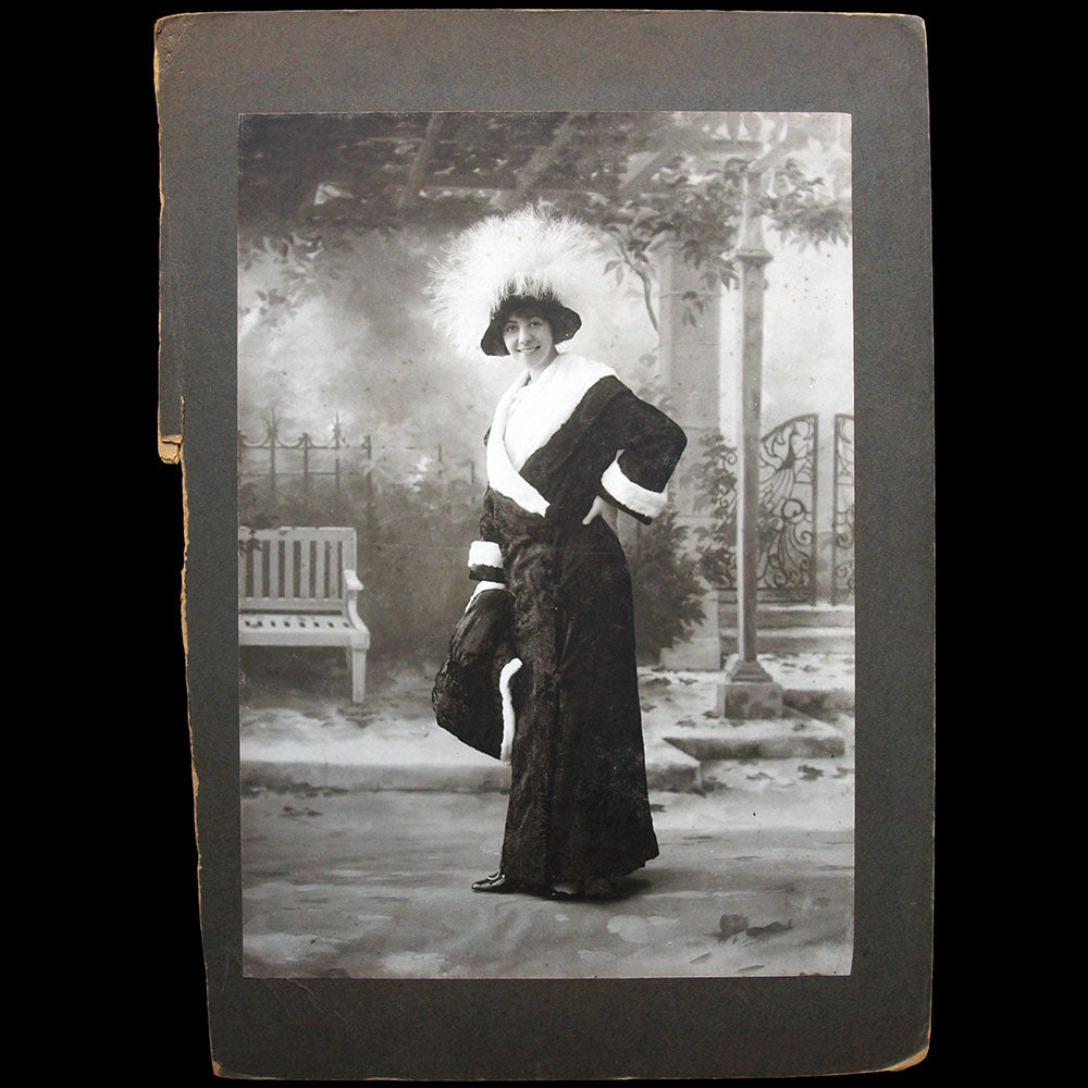Fourrures Max - Modèles de fourrure, ensemble de 4 photographies  (circa 1905-1910)
